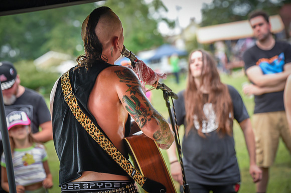 CloversCurfew-FESTatTheFarm-2026_16