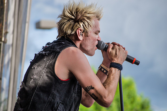 Warped.CT.Sum41-0023