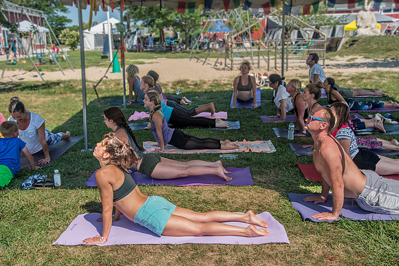 HamptonYogaFest.Updog.Class.DLM.2016-2436